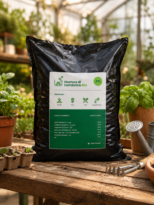 Sacco da 2 litri di humus di lombrico bio italiano: vermicompost puro per piante in vaso, balcone e piccoli orti